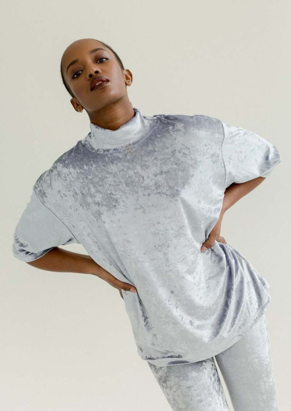 NEW Et Tigre Kenji Silver Metallic Velvet Velour Short Sleeve Mock Neck Top Sz S